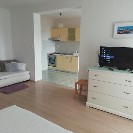 Feel Good Apartment Banjol Exterior foto
